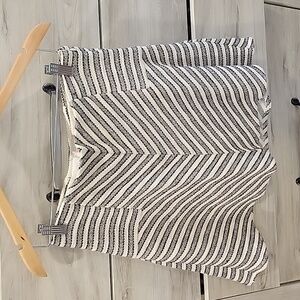 LOFT Chevron Stripe Textured Mini Skirt - Size Small